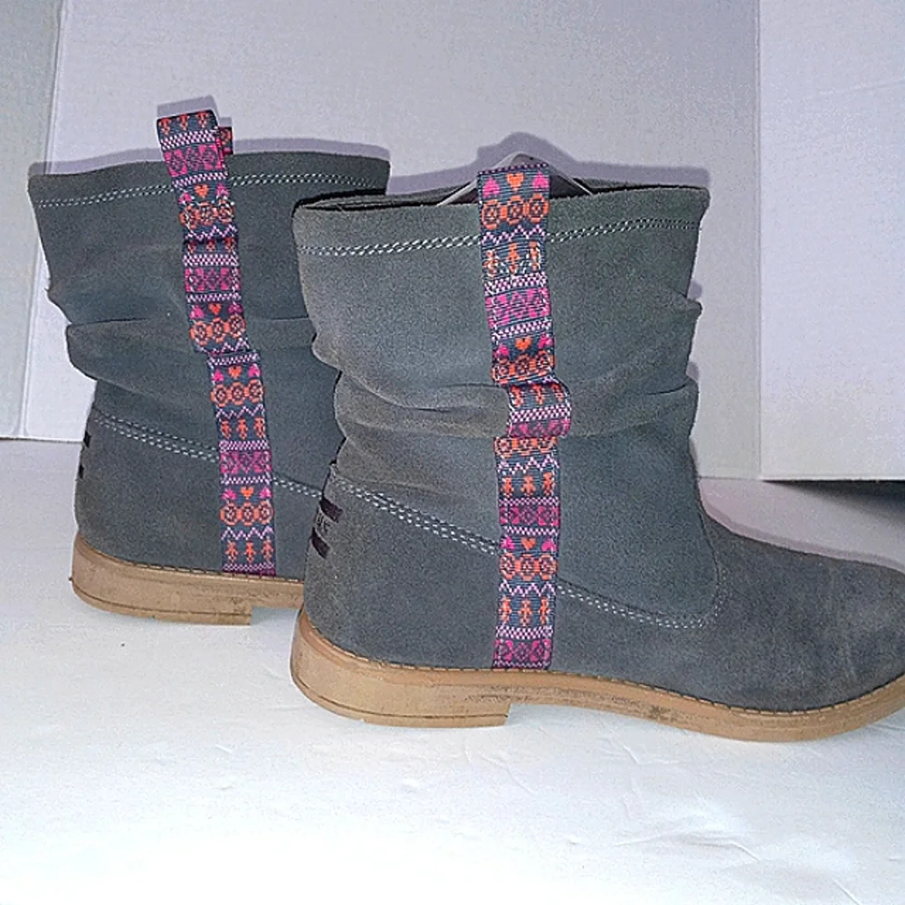 TOMS slouchy gray pull on Aztec detailed ankle boots size 4